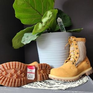Timberland, size 7.5 crocheted boot